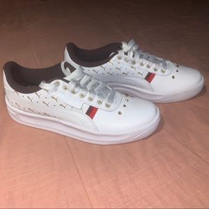 Never worn Puma sneakers!